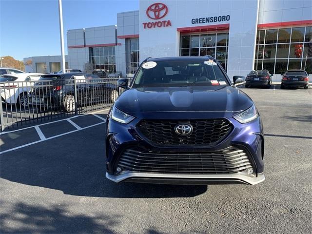 used 2022 Toyota Highlander car, priced at $34,561