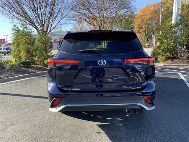used 2022 Toyota Highlander car, priced at $34,561