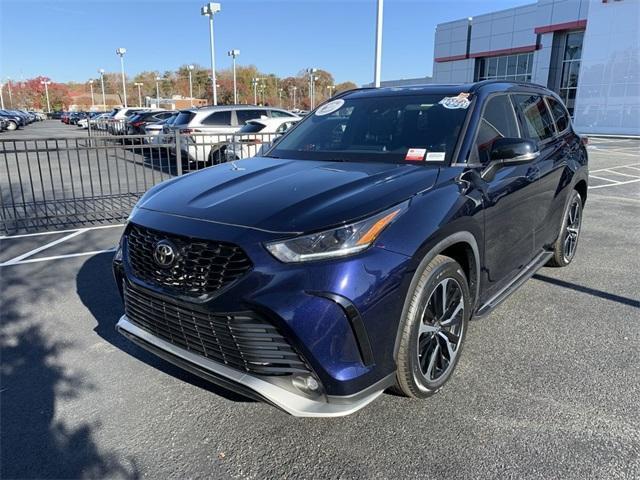 used 2022 Toyota Highlander car, priced at $34,561