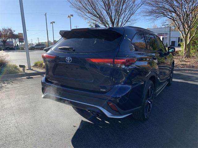 used 2022 Toyota Highlander car, priced at $34,561