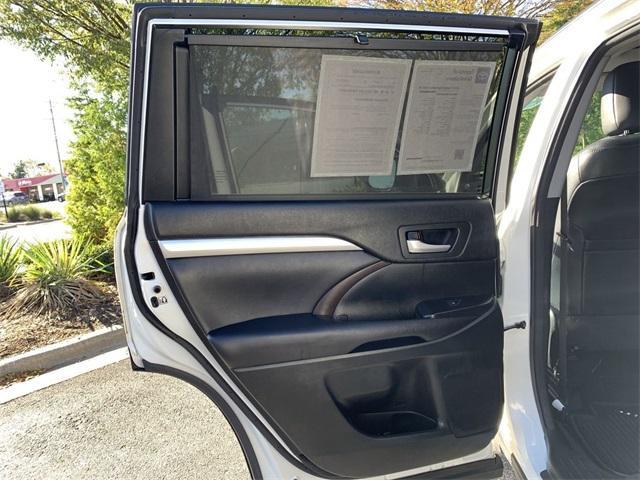 used 2016 Toyota Highlander car, priced at $19,399