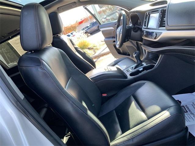 used 2016 Toyota Highlander car, priced at $19,399