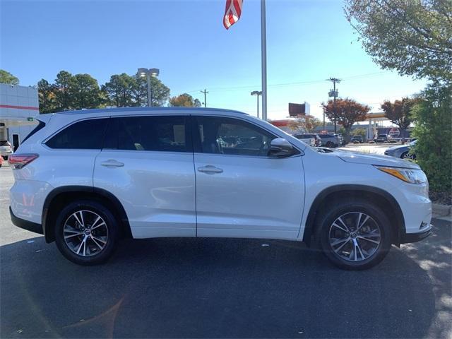 used 2016 Toyota Highlander car, priced at $19,399