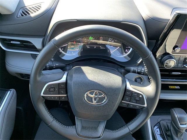 used 2023 Toyota Highlander car, priced at $37,906