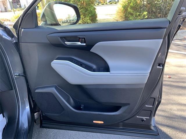 used 2023 Toyota Highlander car, priced at $37,906