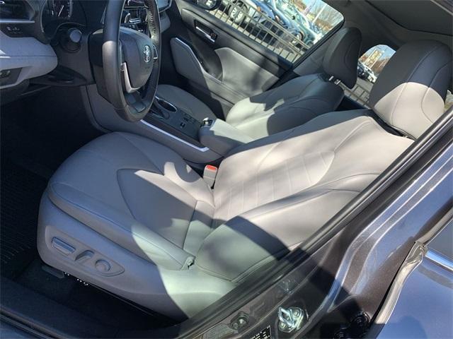 used 2023 Toyota Highlander car, priced at $37,906