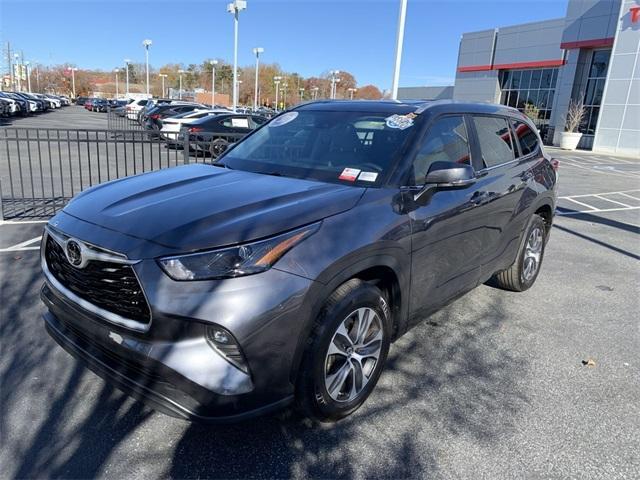 used 2023 Toyota Highlander car, priced at $37,906