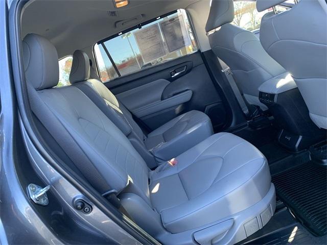 used 2023 Toyota Highlander car, priced at $37,906