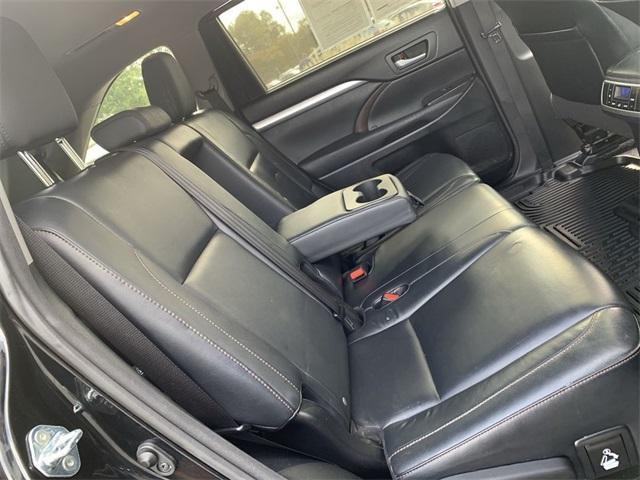 used 2015 Toyota Highlander car, priced at $19,699