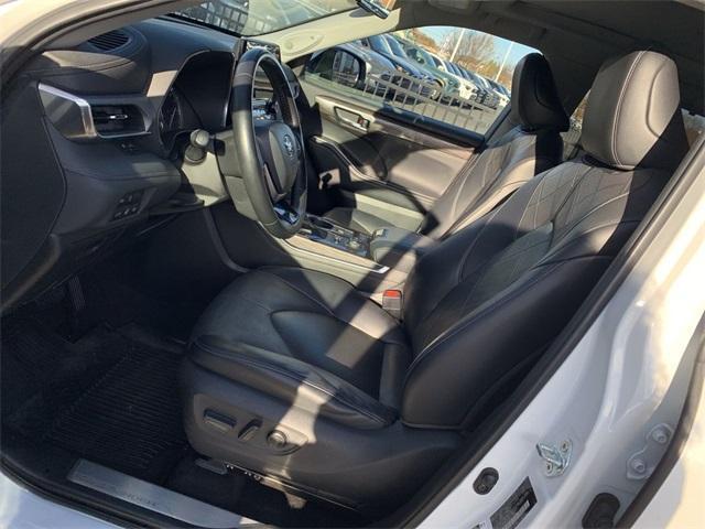 used 2022 Toyota Highlander car, priced at $37,999