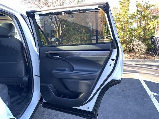 used 2022 Toyota Highlander car, priced at $37,999