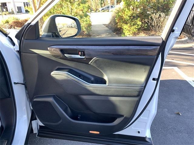 used 2022 Toyota Highlander car, priced at $37,999