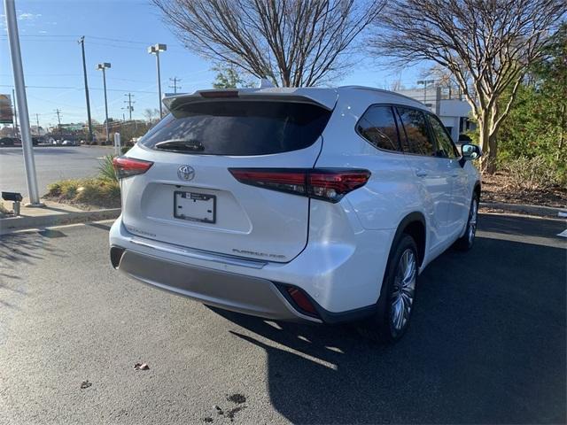 used 2022 Toyota Highlander car, priced at $37,999