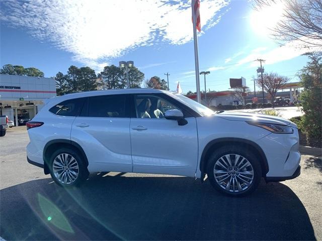 used 2022 Toyota Highlander car, priced at $37,999