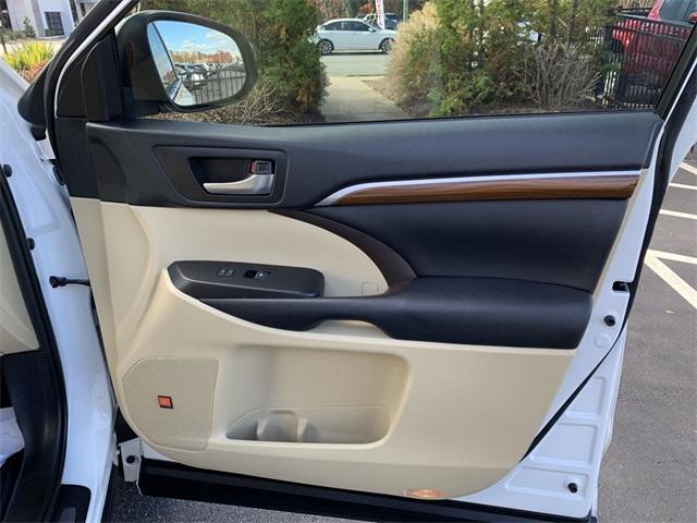 used 2019 Toyota Highlander car, priced at $26,999