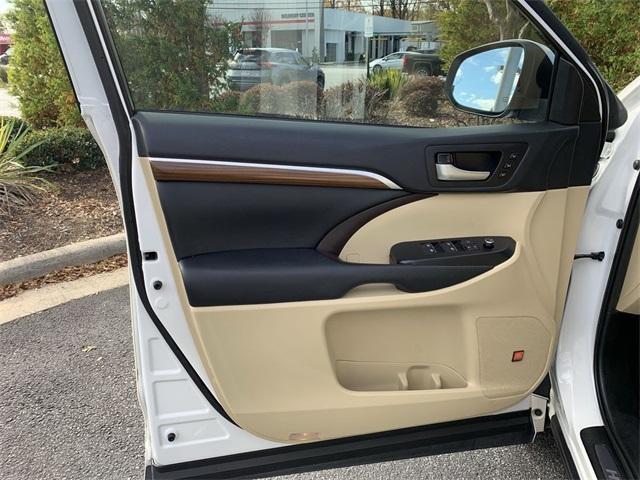 used 2019 Toyota Highlander car, priced at $26,999