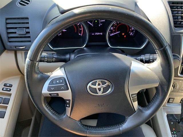 used 2013 Toyota Highlander car, priced at $8,999