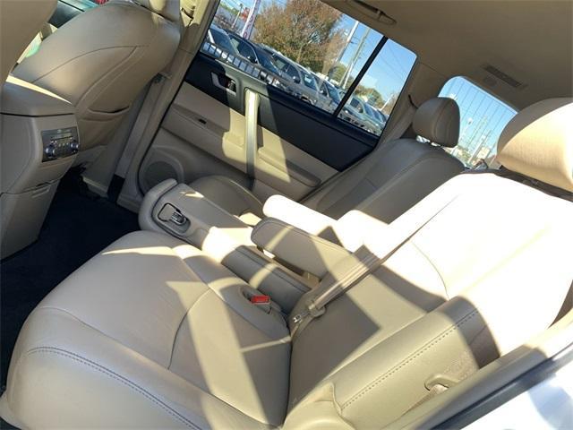 used 2013 Toyota Highlander car, priced at $8,999