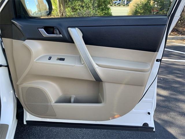 used 2013 Toyota Highlander car, priced at $8,999