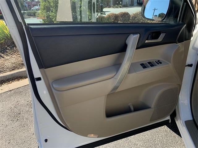 used 2013 Toyota Highlander car, priced at $8,999