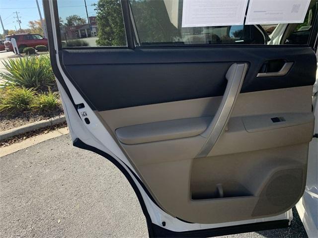 used 2013 Toyota Highlander car, priced at $8,999