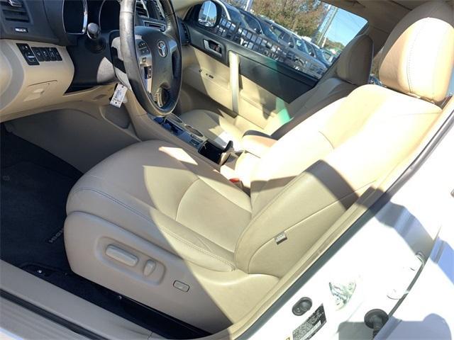 used 2013 Toyota Highlander car, priced at $8,999