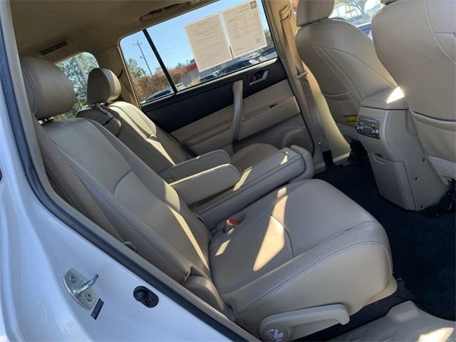 used 2013 Toyota Highlander car, priced at $8,999