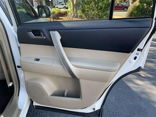 used 2013 Toyota Highlander car, priced at $8,999