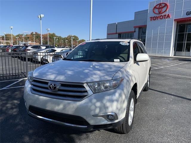 used 2013 Toyota Highlander car, priced at $8,999