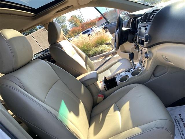used 2013 Toyota Highlander car, priced at $8,999