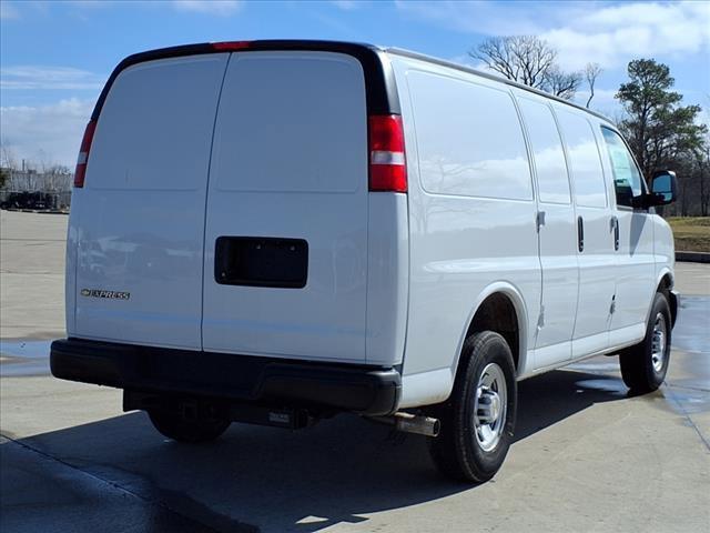 new 2024 Chevrolet Express 2500 car