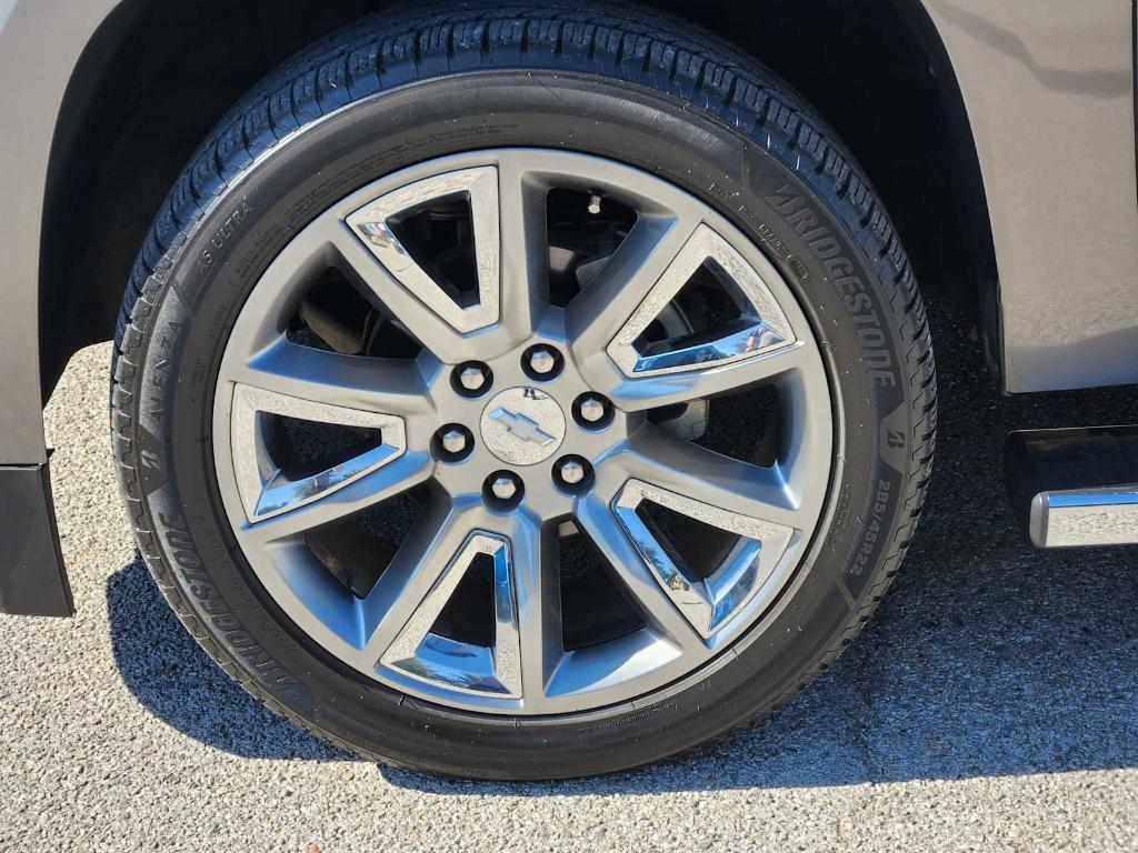 used 2017 Chevrolet Suburban car, priced at $15,977