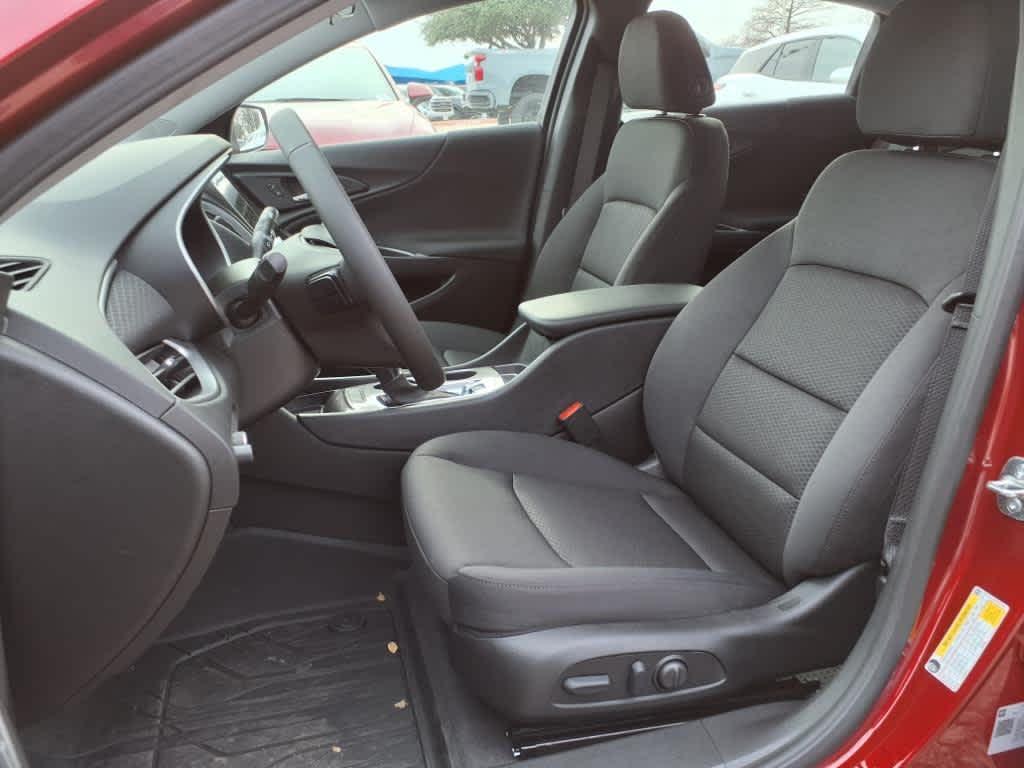 new 2025 Chevrolet Malibu car, priced at $28,815
