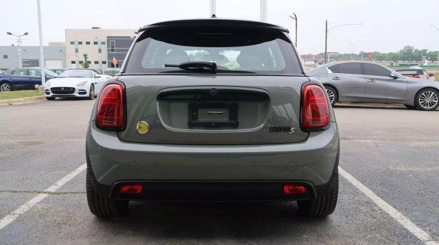 used 2022 MINI SE Hardtop car, priced at $18,950