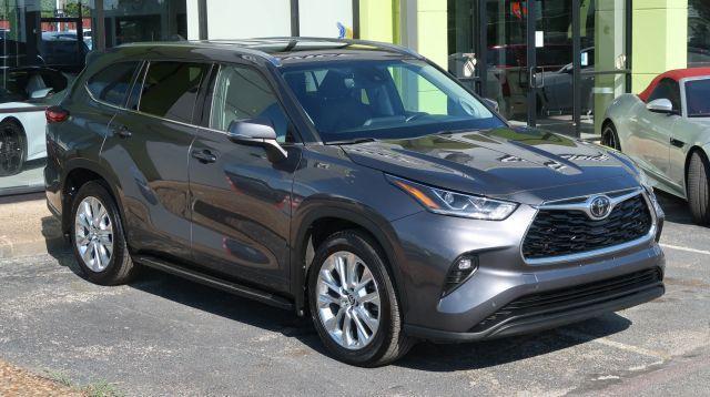 used 2020 Toyota Highlander car, priced at $27,850