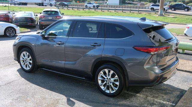 used 2020 Toyota Highlander car, priced at $27,850