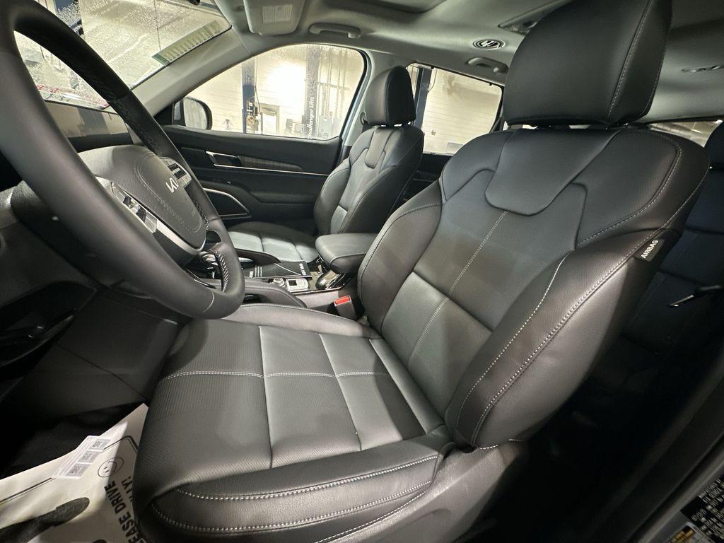 new 2025 Kia Telluride car, priced at $42,122