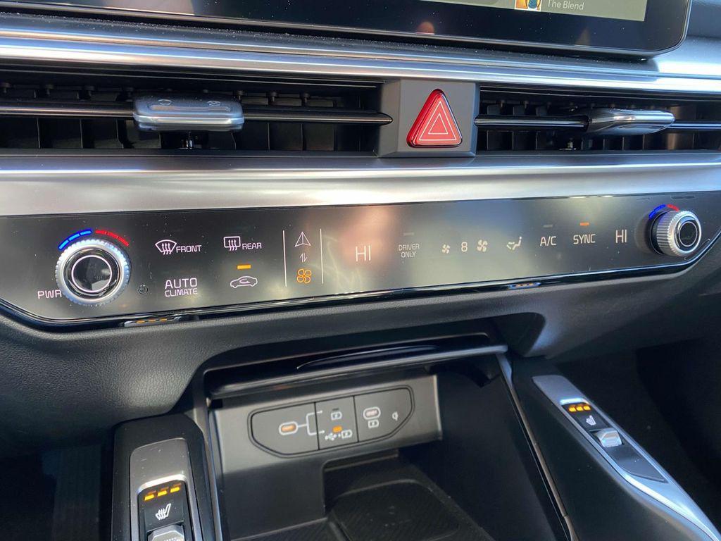 used 2025 Kia Sorento Hybrid car, priced at $31,831