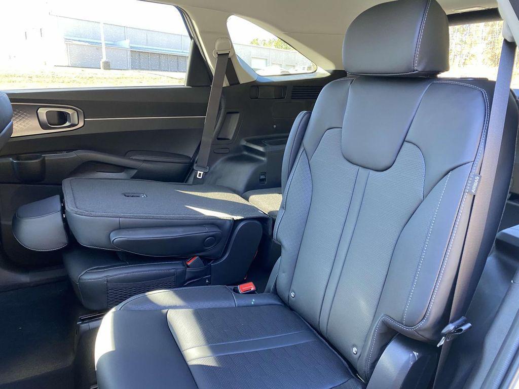 used 2025 Kia Sorento Hybrid car, priced at $31,831