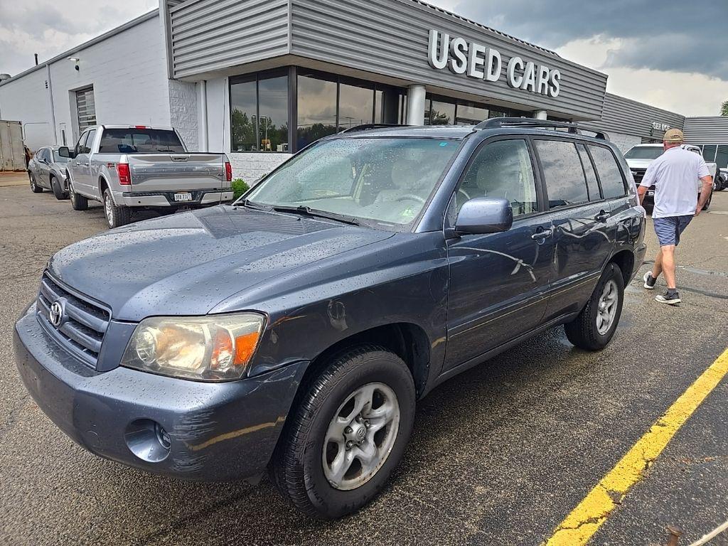 used 2004 Toyota Highlander car, priced at $6,950
