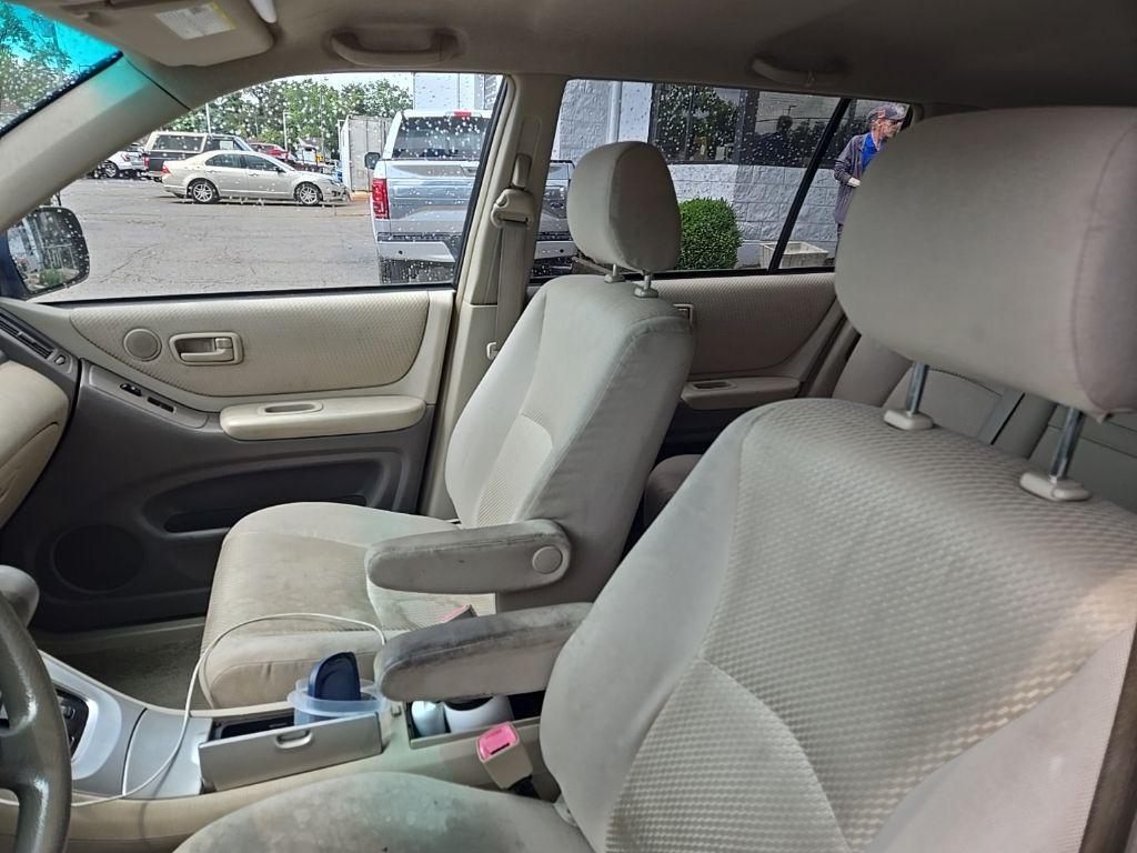 used 2004 Toyota Highlander car, priced at $6,950