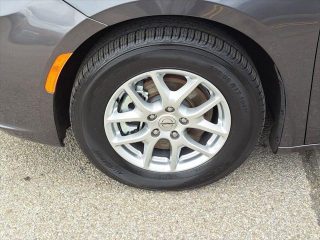used 2023 Chrysler Pacifica car, priced at $26,250