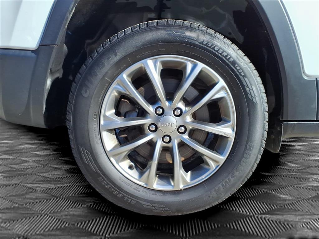 used 2019 Jeep Cherokee car, priced at $12,749