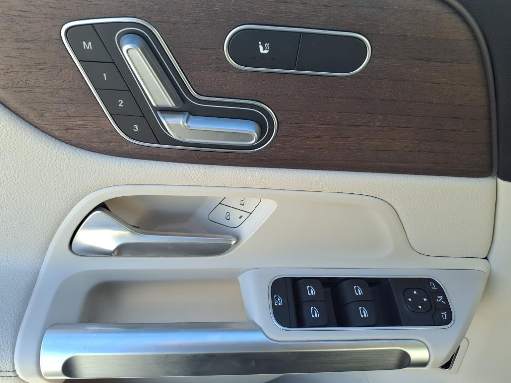 used 2023 Mercedes-Benz GLB 250 car, priced at $34,000