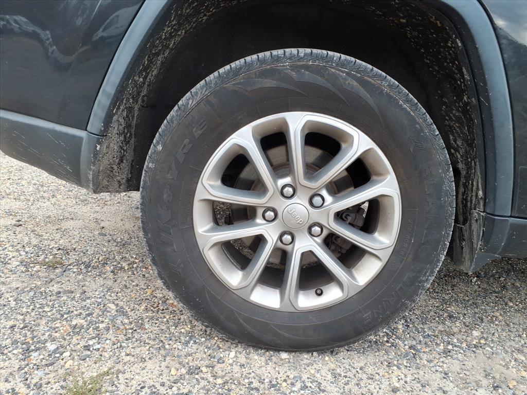 used 2015 Jeep Grand Cherokee car, priced at $9,000