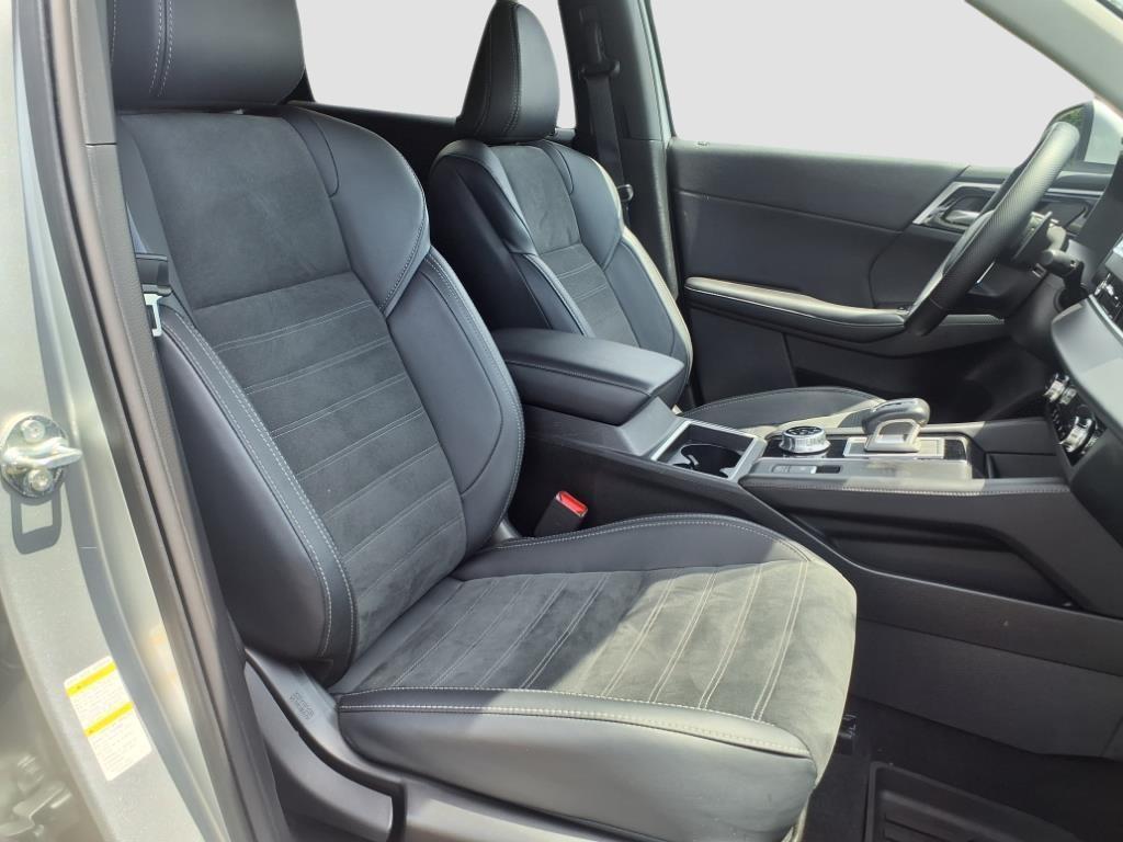 used 2024 Mitsubishi Outlander car, priced at $25,800