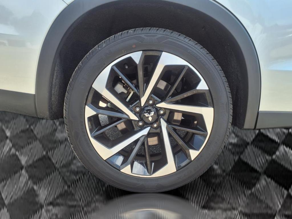used 2024 Mitsubishi Outlander car, priced at $25,800