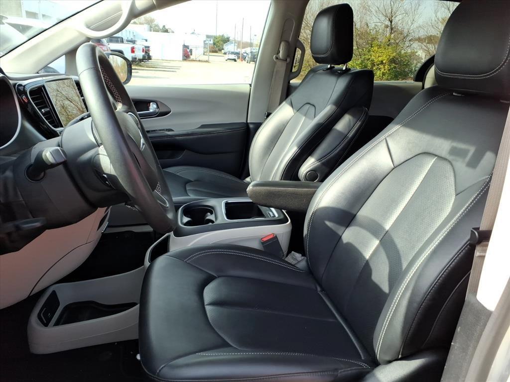 used 2024 Chrysler Pacifica car, priced at $29,000