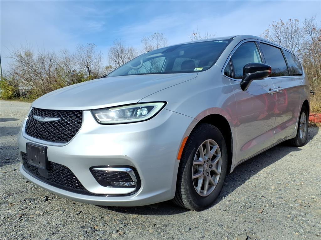 used 2024 Chrysler Pacifica car, priced at $29,000