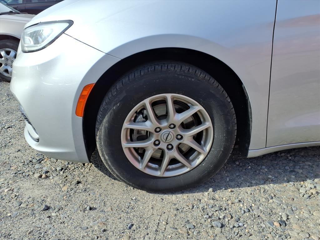 used 2024 Chrysler Pacifica car, priced at $29,000
